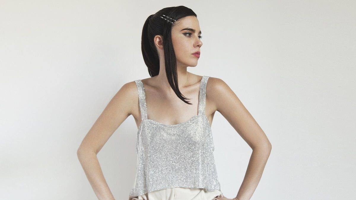Javiera Mena estrena “Culpa” un avance de su próximo disco