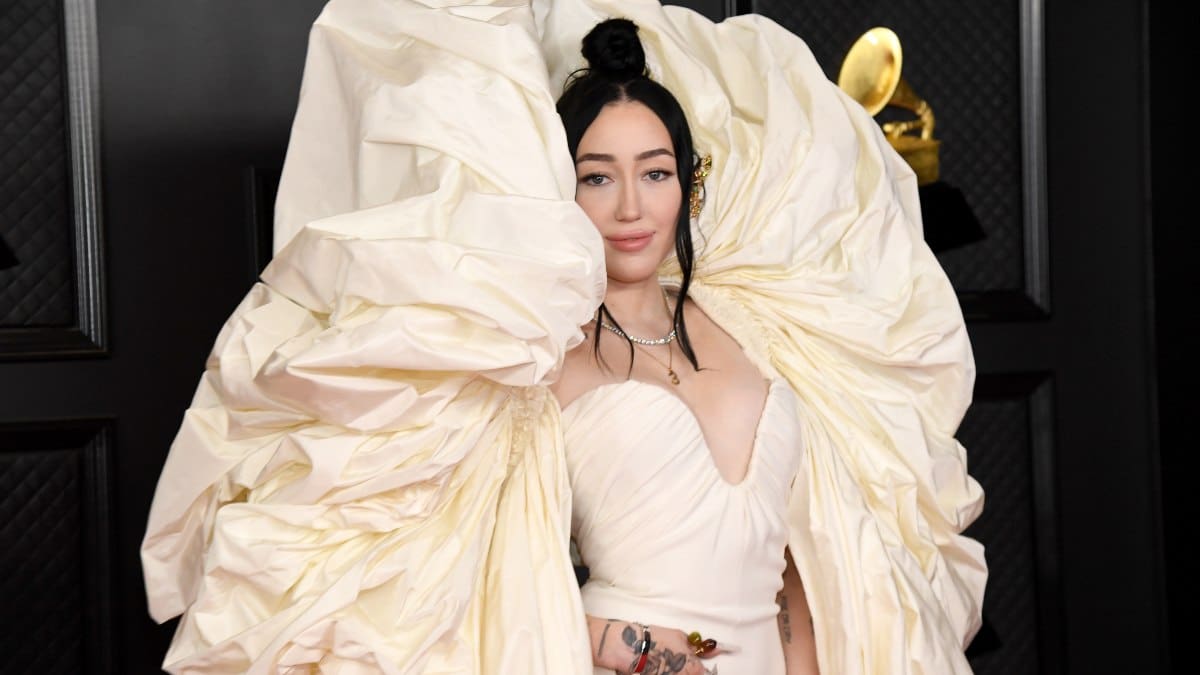 Noah Cyrus anunció la fecha de su primer álbum «The Hardest Part»