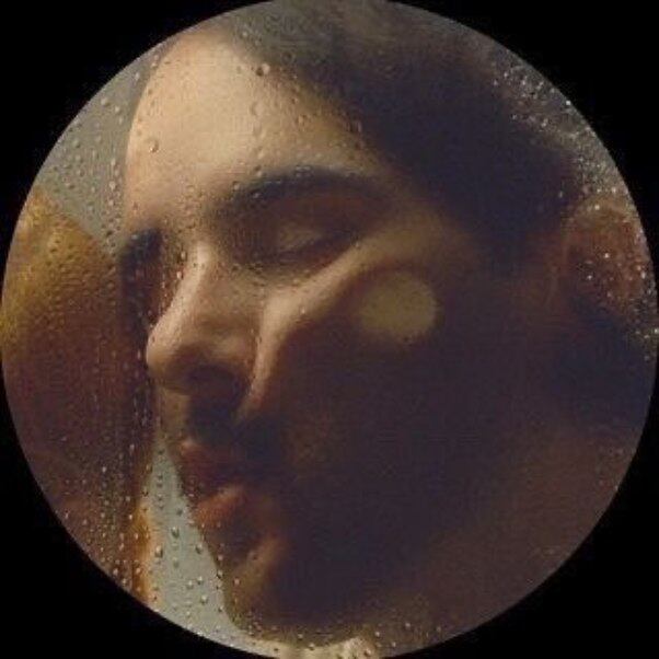 Instagram @zacfarro</a>