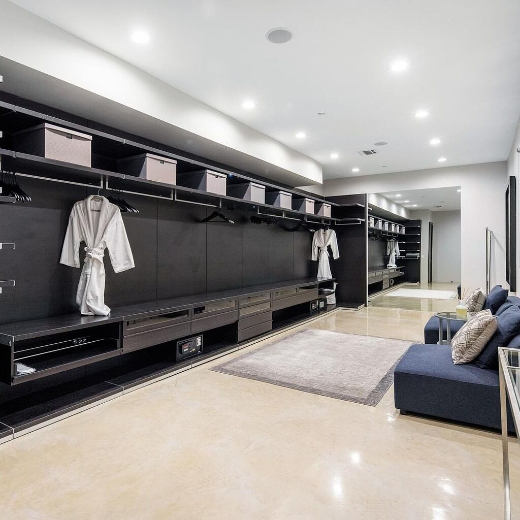 Douglas Elliman (vía Instagram @dirtdotcom)