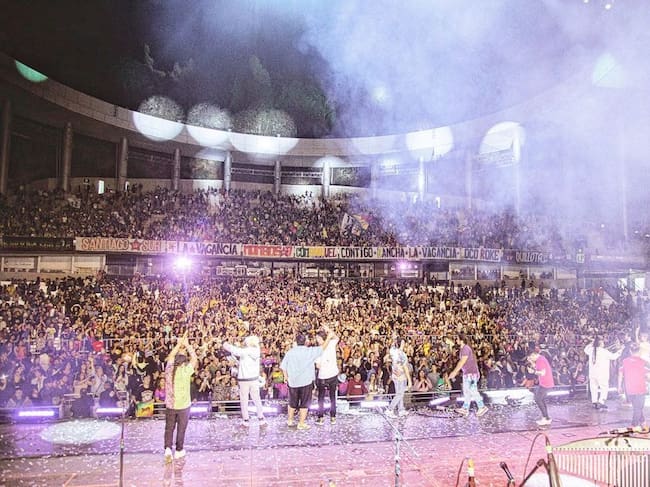 Instagram @santaferia</a>