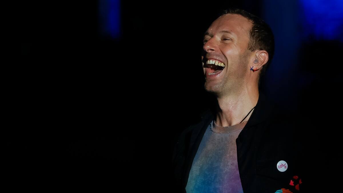 Chris Martin salió a pasear por los alrededores de Santiago y muy pocos lo notaron