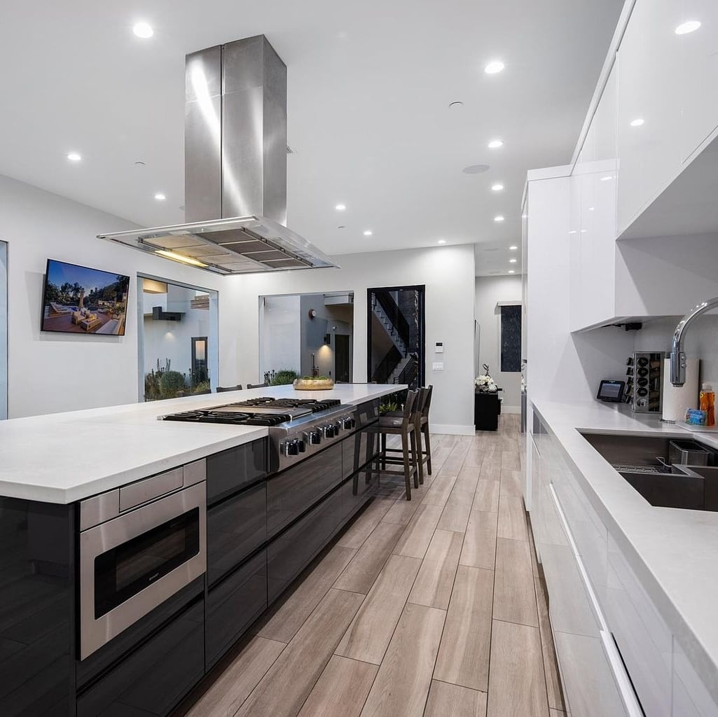 Douglas Elliman (vía Instagram @dirtdotcom)