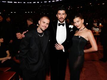Hizo historia y se sacó fotos: Así fue el paso de Bad Bunny por los Premios Grammy 2026