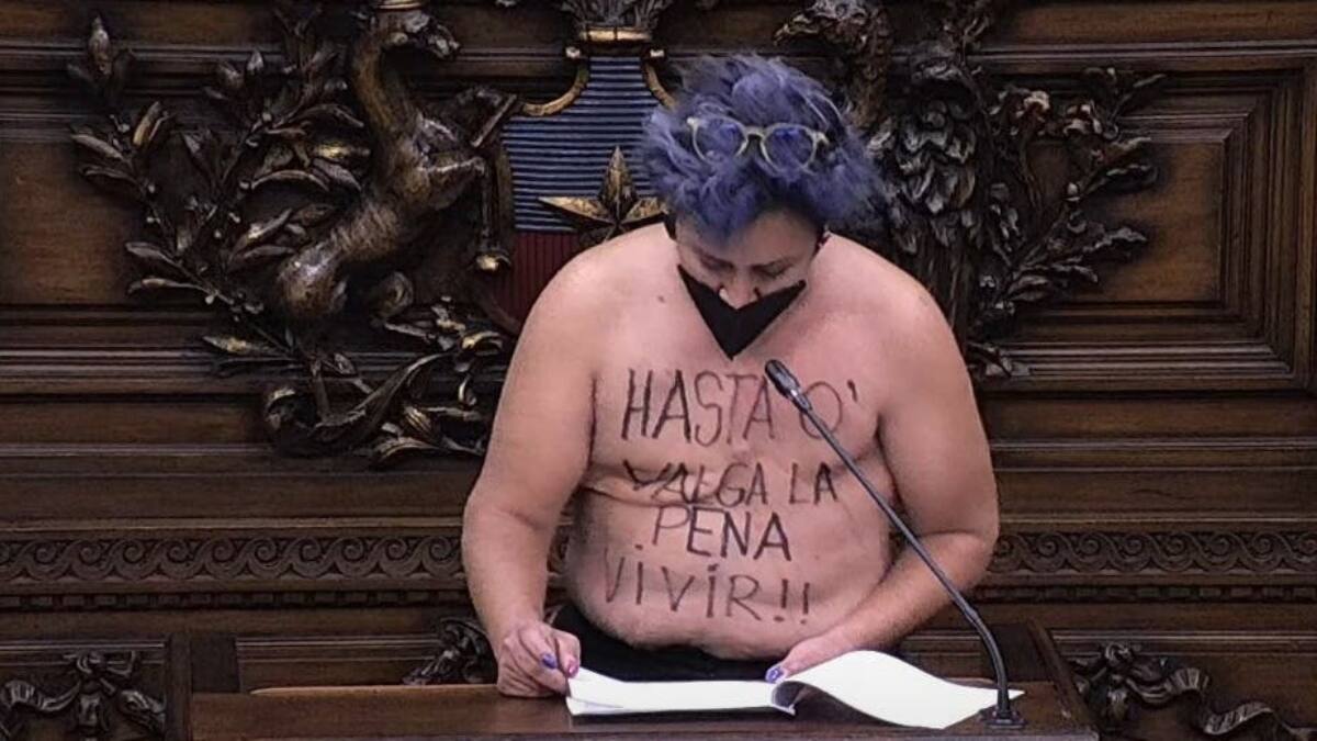 Así fue el emotivo discurso de la constituyente Alejandra Pérez: «Cada marca en mi pecho es un grito de alegría a la vida»