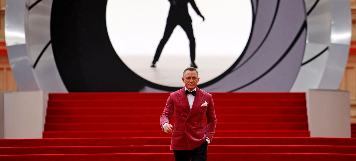 TOPSHOT - English actor Daniel Craig walks on the red carpet after arriving to attend the World Premiere of the James Bond 007 film "No Time to Die" at the Royal Albert Hall in west London on September 28, 2021. - Celebrities and royals walk the red carpet in central London on Tuesday for the star-studded but much-delayed world premiere of the latest James Bond film, "No Time To Die". (Photo by Tolga Akmen / AFP) (Photo by TOLGA AKMEN/AFP via Getty Images)