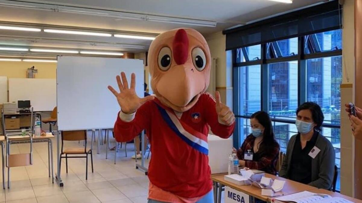 Condorito ya votó en París en marco de las Elecciones Primarias 2021