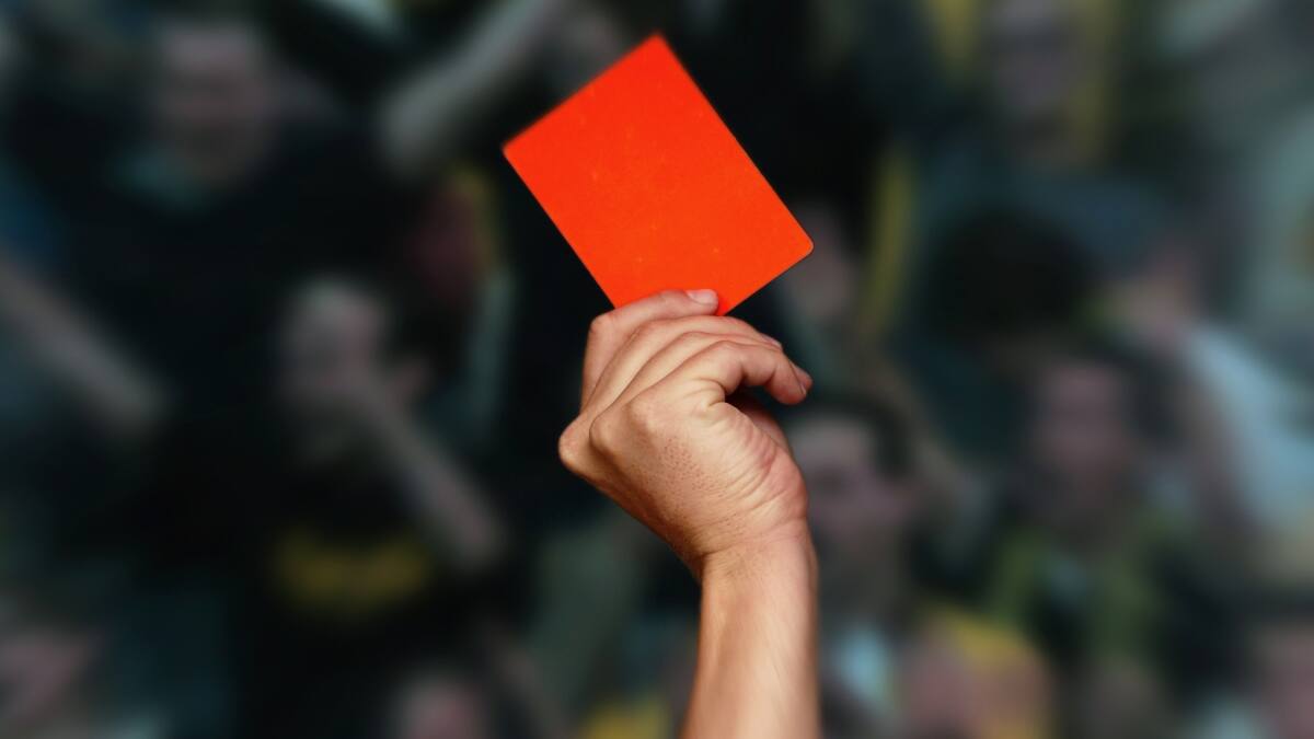 Penalizan a futbolista que «mandó a lavar platos» a árbitra en Argentina