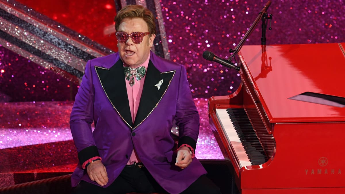 Elton John da positivo a Covid-19 y posterga sus shows en Estados Unidos