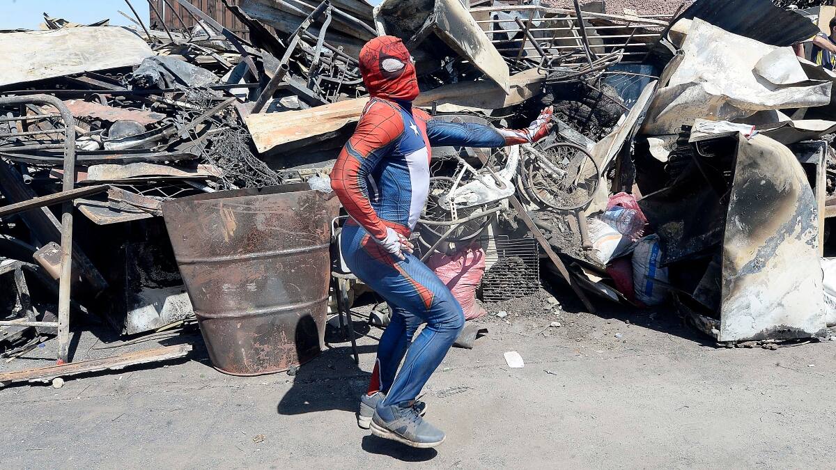Sensual Spiderman hace un llamado a votar: “Manifiéstate hoy día, pero votando”