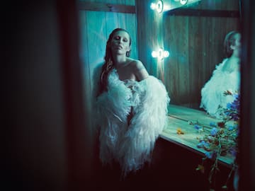 Miley Cyrus da el pase a nueva era con "Something Beautiful"