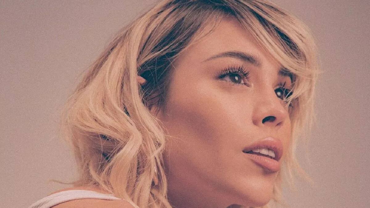 ¡Muy enamorada! Danna Paola estrenó su nuevo videoclip “A Un Beso”