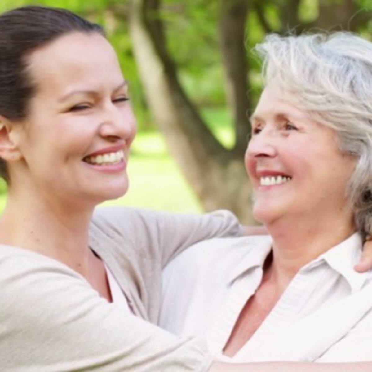 Según la ciencia, mientras más compartas con tus padres, más tiempo vivirán