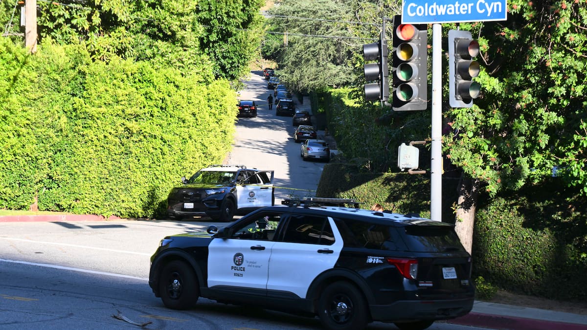 Detienen a mujer tras disparar contra casa de Rihanna en Beverly Hills