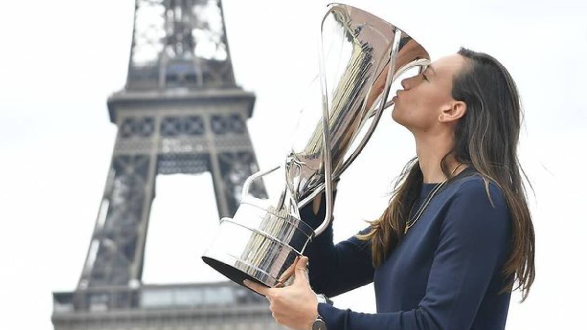 ¡Campeonas! Christiane Endler celebró el título de París Saint-Germain posando junto a la torre Eiffel