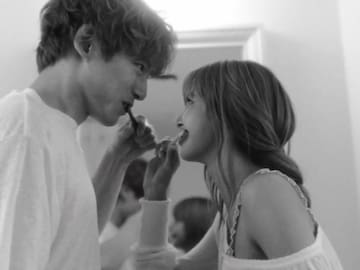 Lisa deleita con sus dotes actorales en el short film de "DREAM"