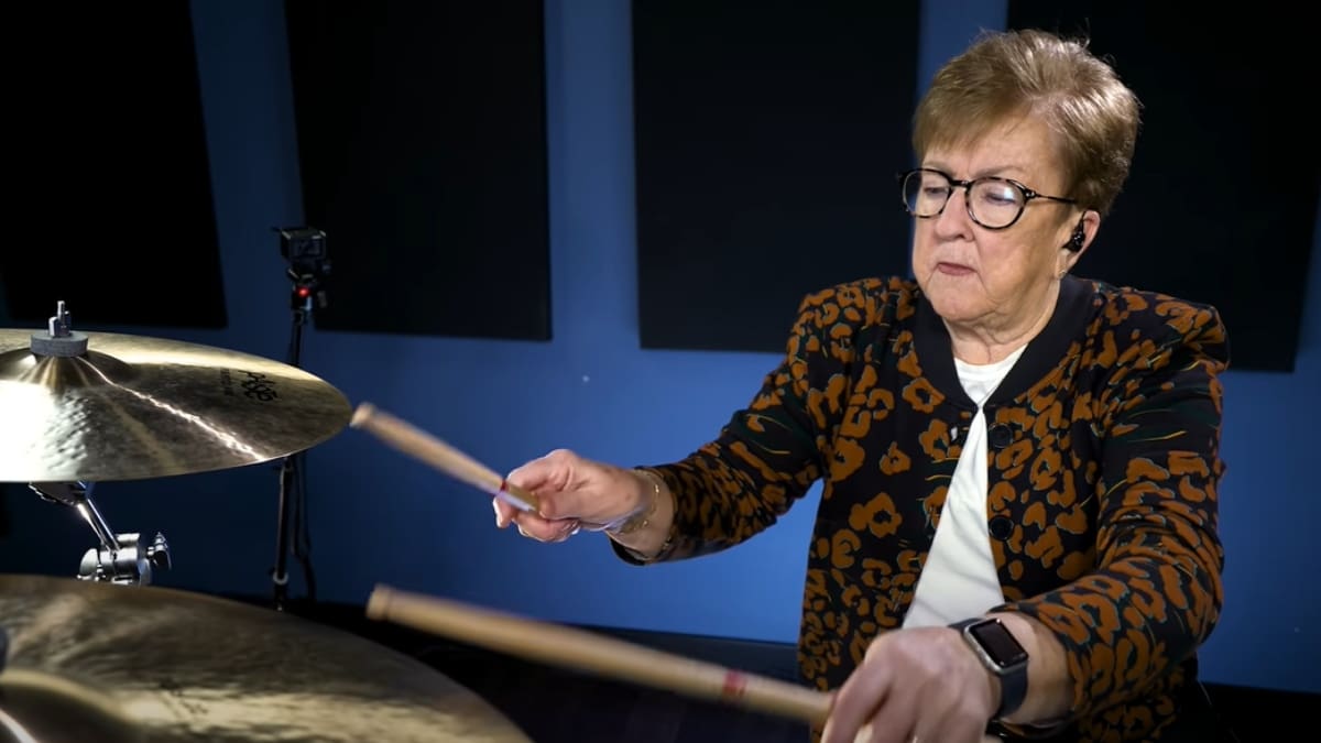 Dorothea Taylor, la «abuela baterista», se luce con cover de What’s My Age Again? de Blink 182