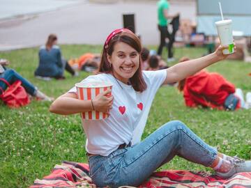 Festivales de cine al aire libre en Santiago 2025: Cuándo, dónde y el precio de las entradas