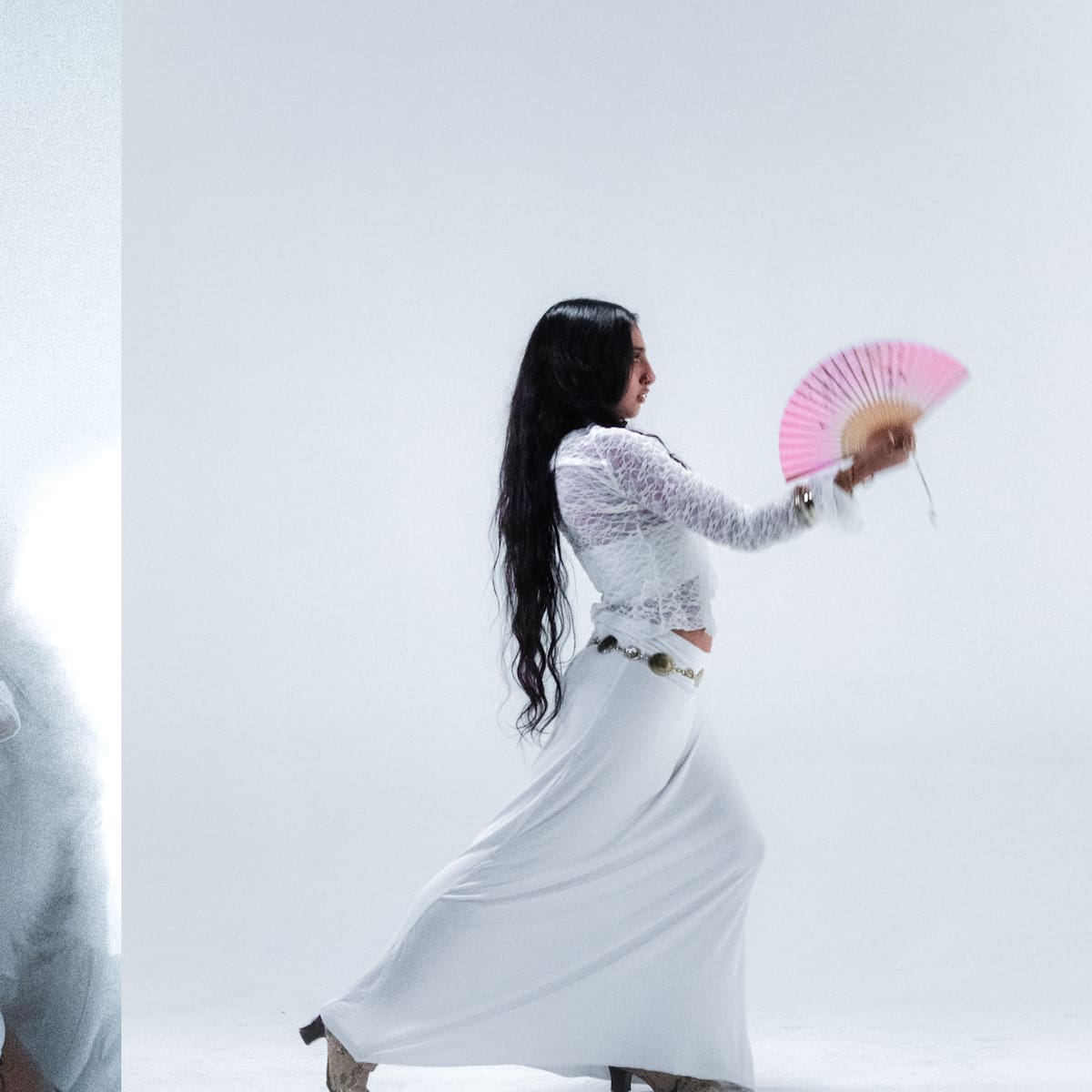 De Chile al mundo: La artista nacional que firmó con el gigante detrás de Olivia Rodrigo y Kendrick Lamar