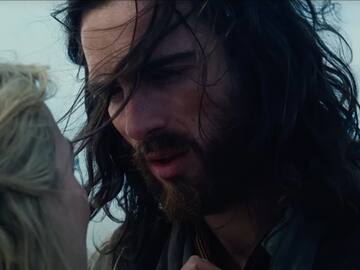 Emerald Fennell, directora de "Cumbres borrascosas" explica por qué eligió a Jacob Elordi y Margot Robbie como los protagonistas