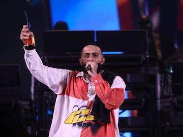 Eladio Carrión arrasa en el Festival de Viña 2025 y se lleva las Gaviotas de Plata y Oro