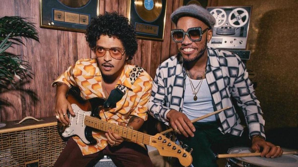 Bruno Mars anuncia «Summertime Jam» junto a su banda Silk Sonic