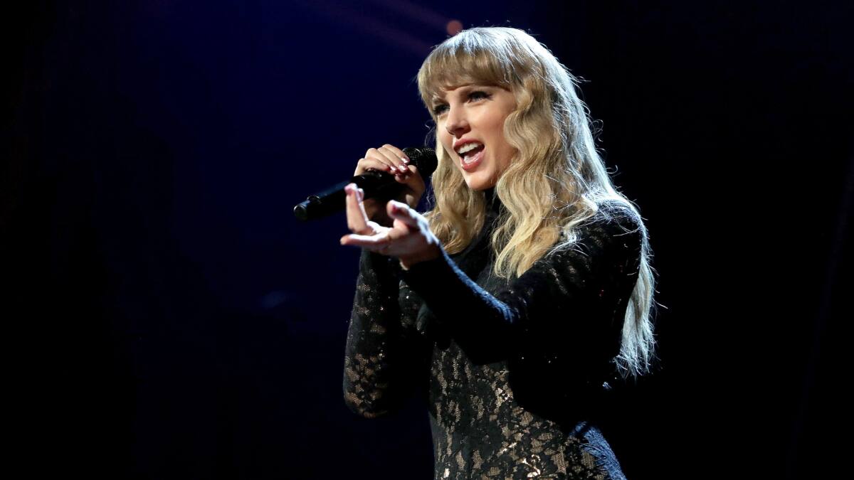 Sujeto chocó su auto contra edificio de Taylor Swift solo para conocerla