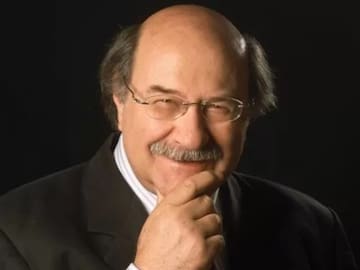 Muere el destacado escritor chileno Antonio Skármeta a los 83 años