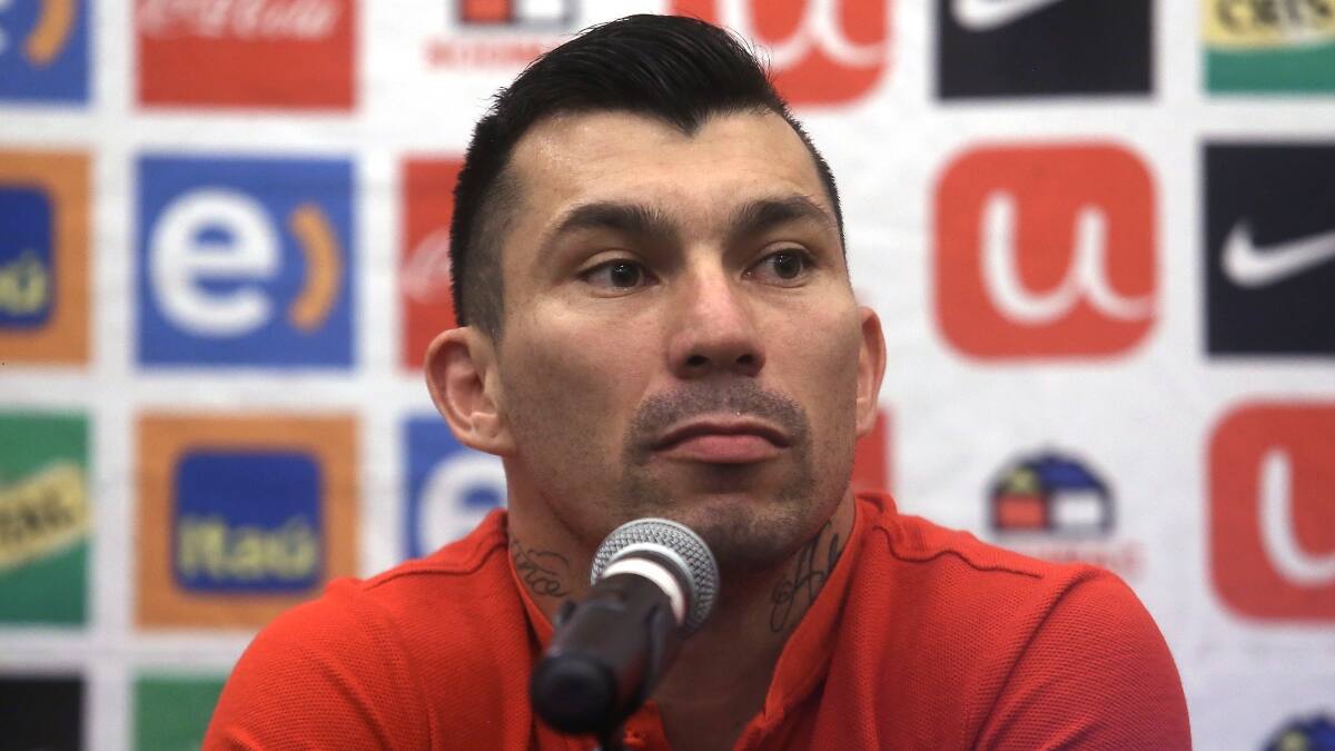 ¡Con el Pitbull no! Gary Medel compartió amenaza de muerte que le llegó por Instagram