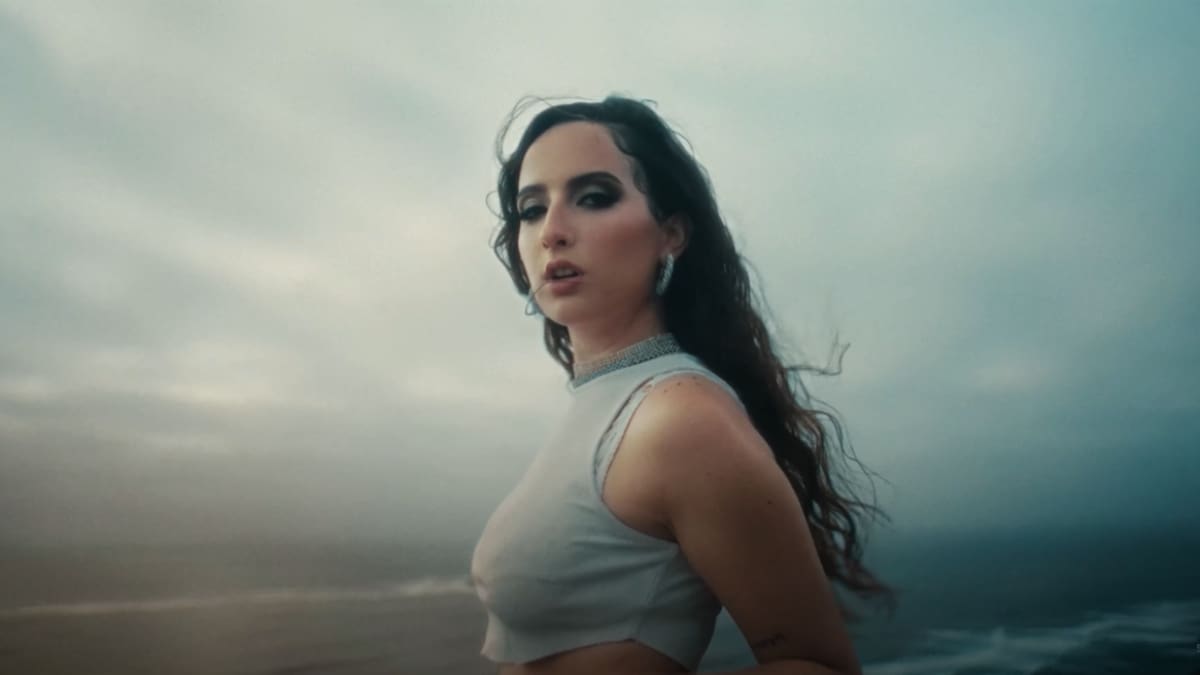 Shirel sorprende con su nueva canción y videoclip «TYF»
