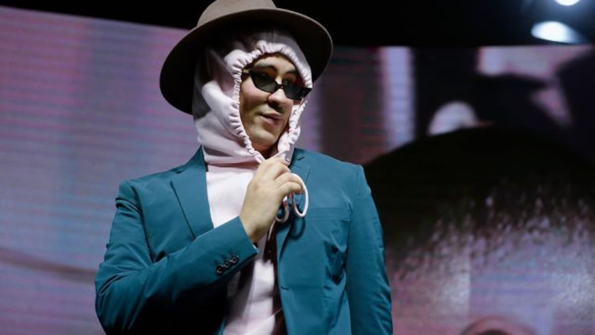 FAIL: Escriben con error ortográfico el nombre de Bad Bunny durante su conferencia de prensa