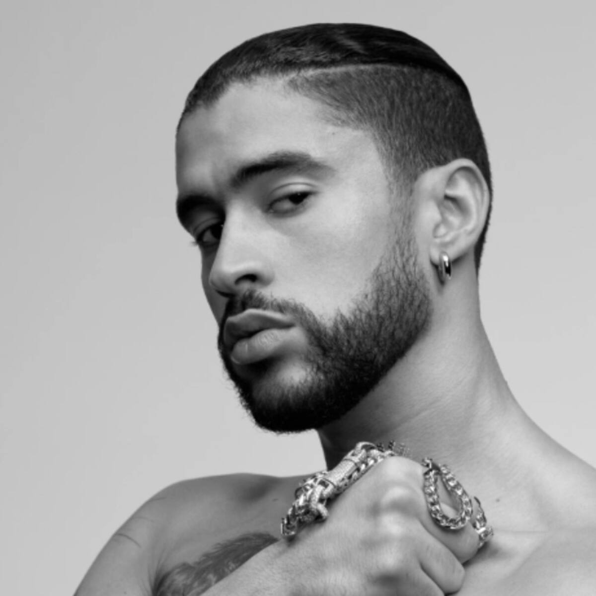 Desde su polémica con el celular hasta su colaboración con Travis Scott: Bad Bunny en la portada de Rolling Stone