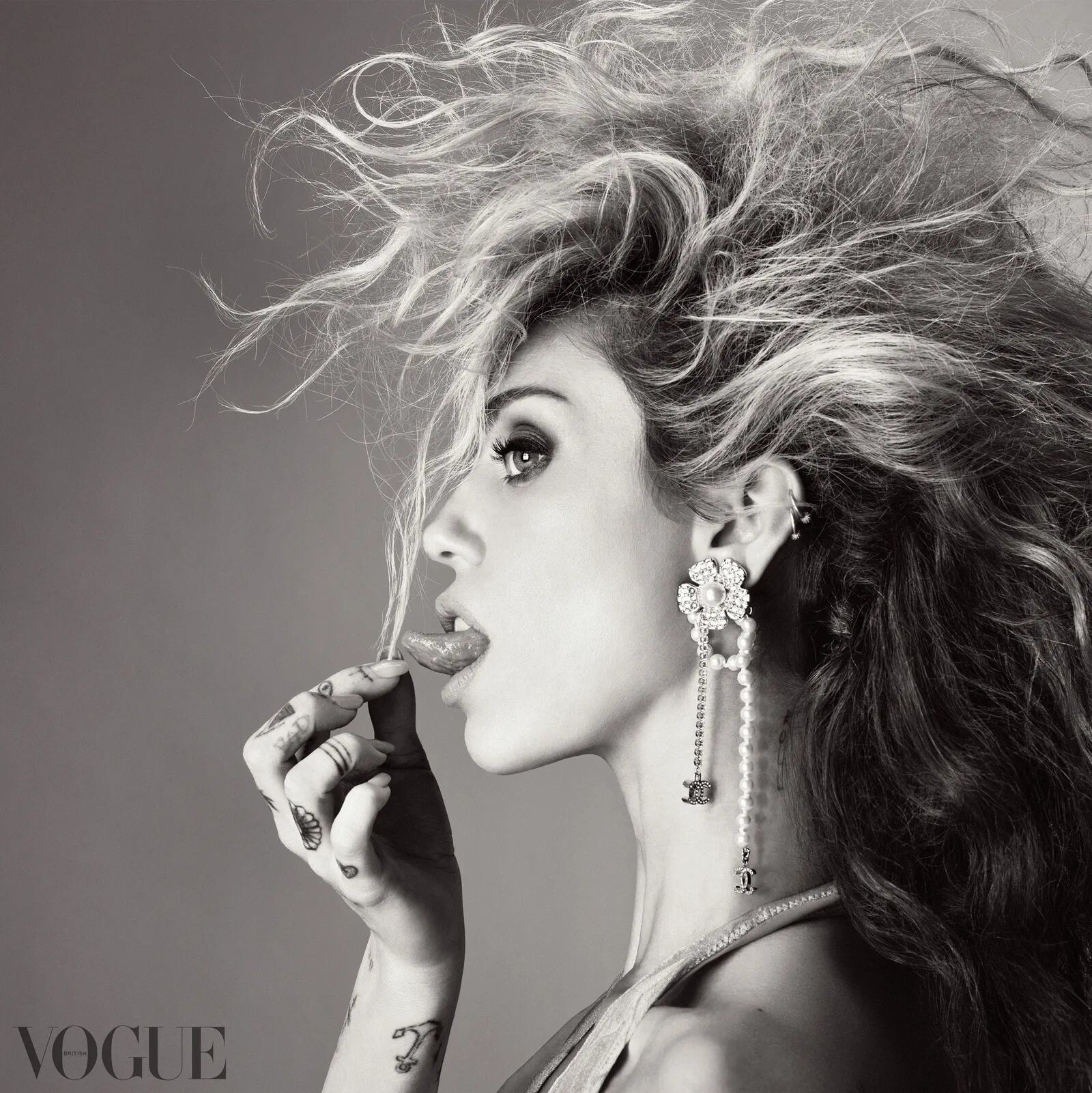 Miley Cyrus para British Vogue (Steven Meisel)