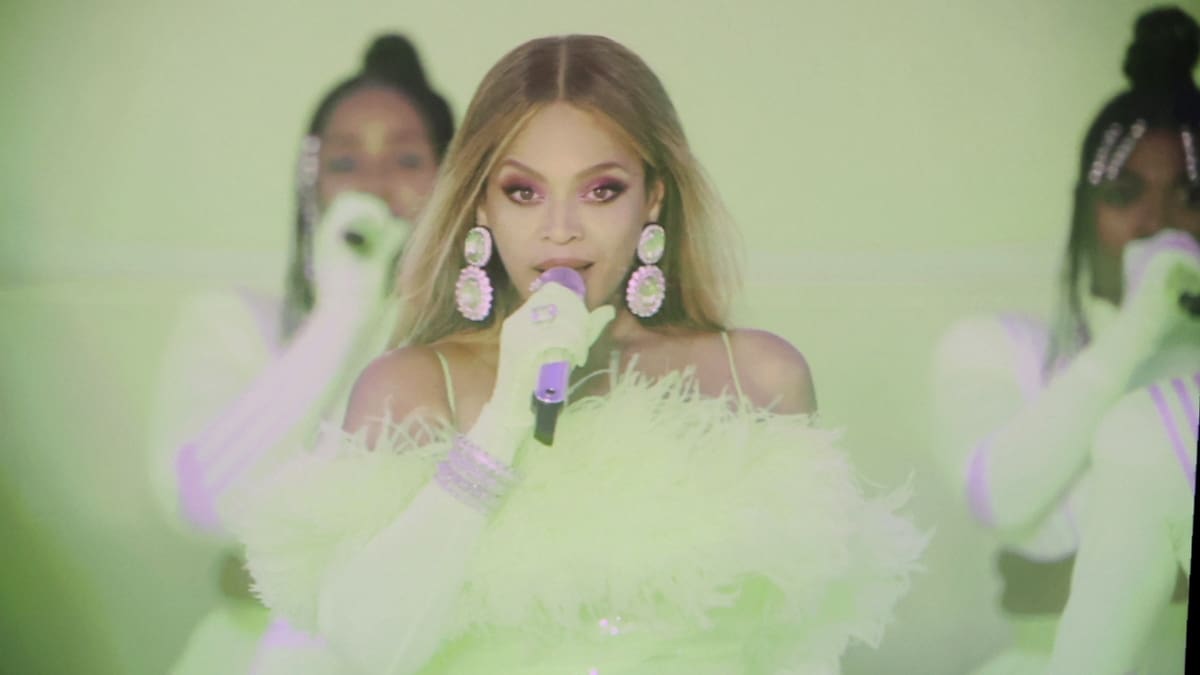 Beyoncé estrena video de «Break My Soul» con sus fanáticos
