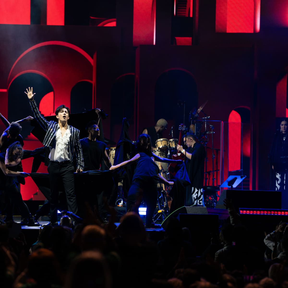 Tiene una voz de seis octavas y es considerado uno de los mejores cantantes del mundo: confirma su llegada a Chile 2026