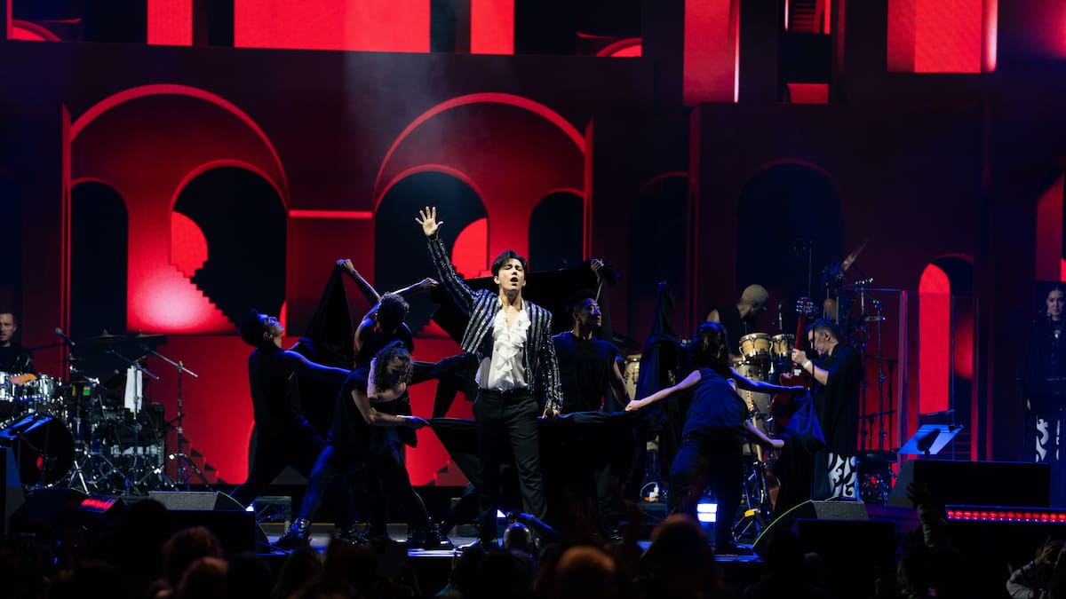 Tiene una voz de seis octavas y es considerado uno de los mejores cantantes del mundo: confirma su llegada a Chile 2026