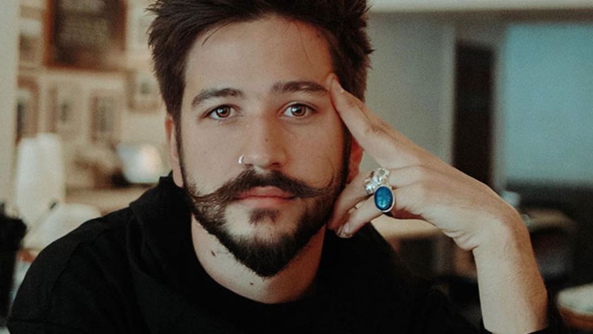 Camilo dejó de comprarse ropa hace meses porque usa la de su suegra