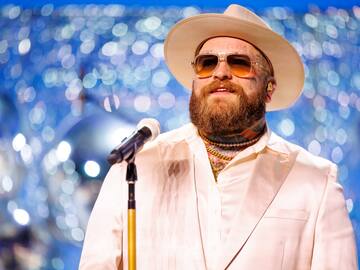 Teddy Swims interpreta su éxito viral en un bar en Chile y así fue el momento