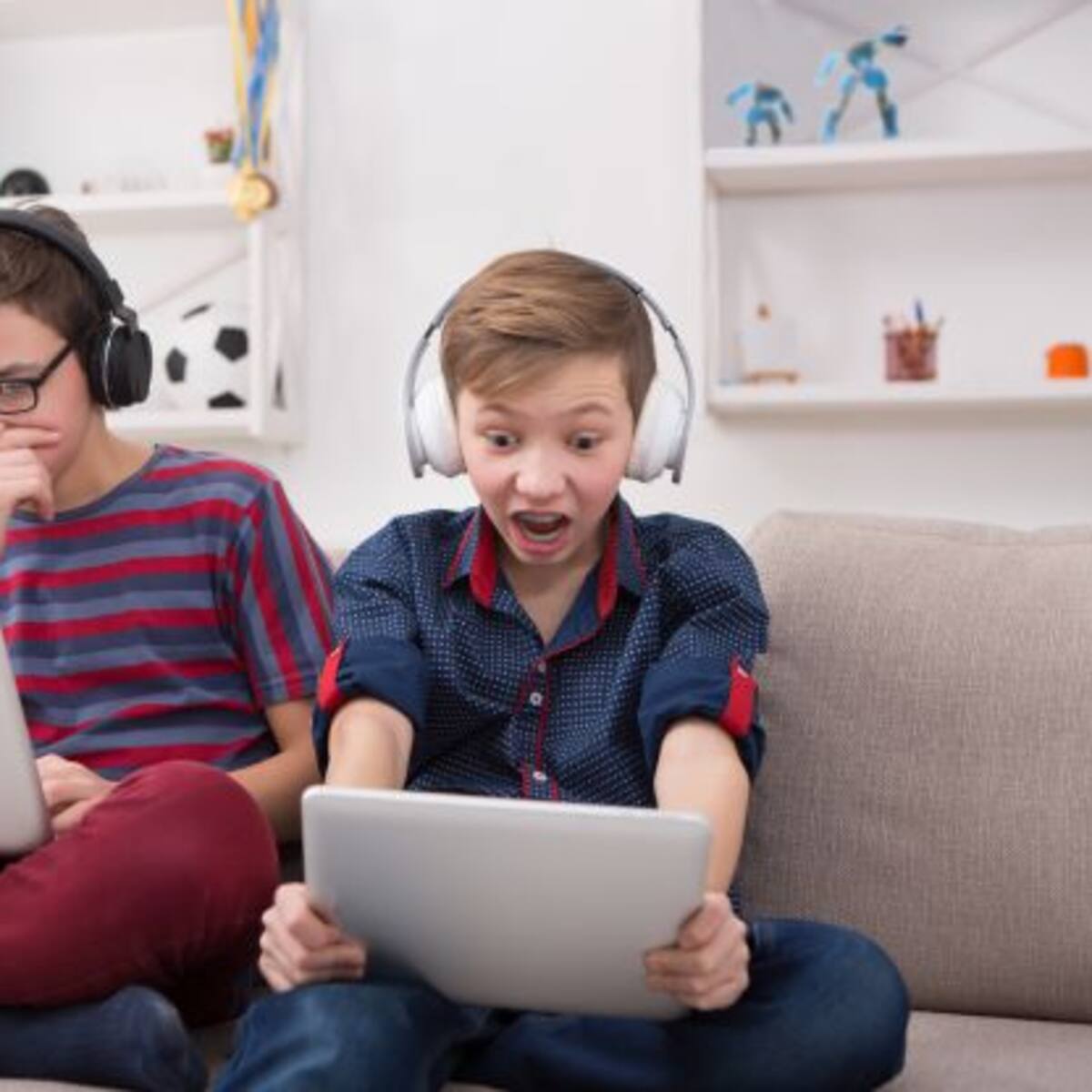 Estudio determina que los hermanos menores se sienten más graciosos