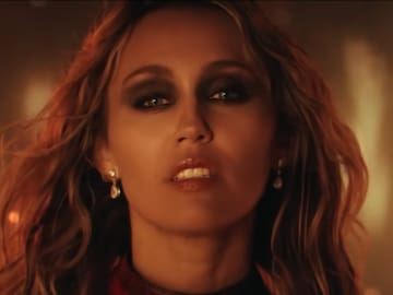 Miley Cyrus muestra su faceta más etérea en el videoclip de "Dream As One"