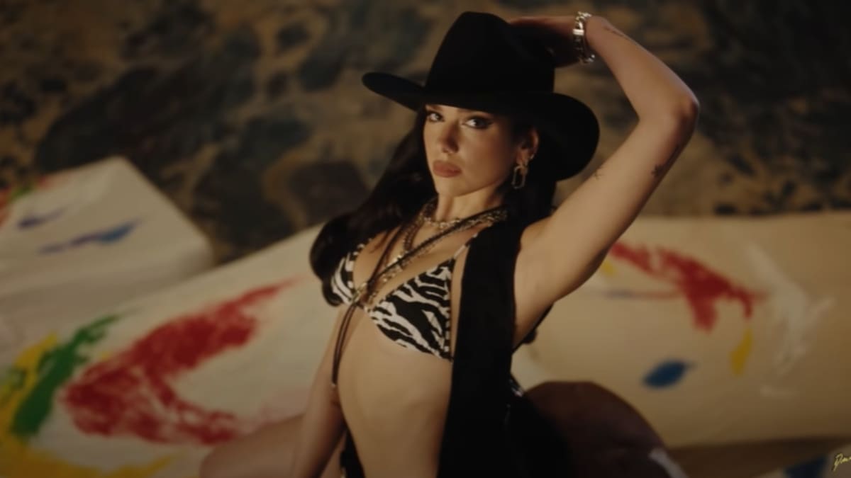 ¡Nos enamoramos otra vez! Dua Lipa finalmente estrena su video del tema «Love Again»