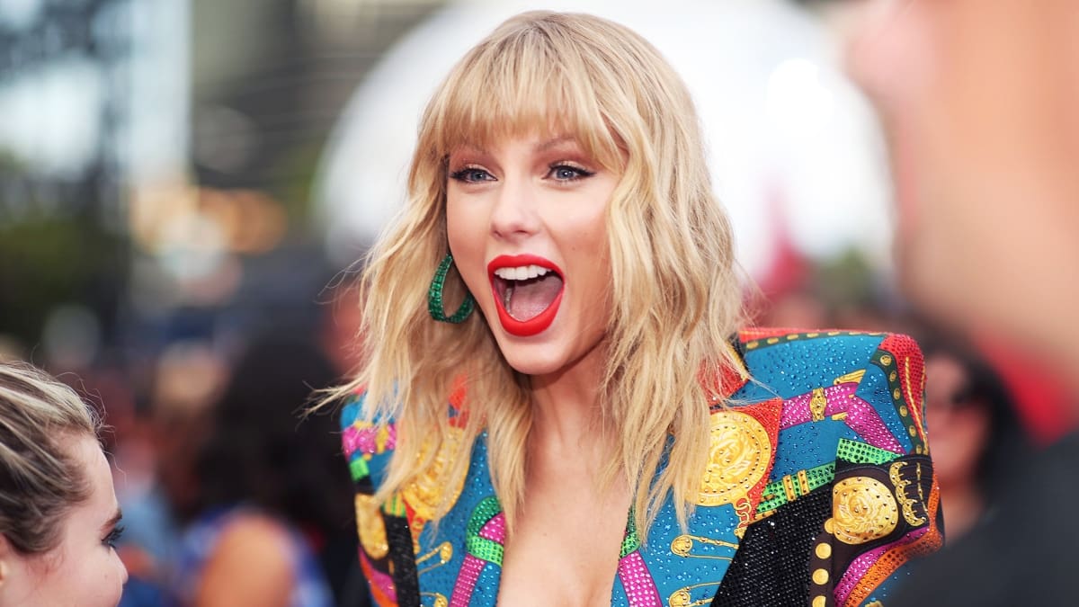 ¡Qué amor! Taylor Swift envía regalo a enfermera para agradecer su trabajo en pandemia