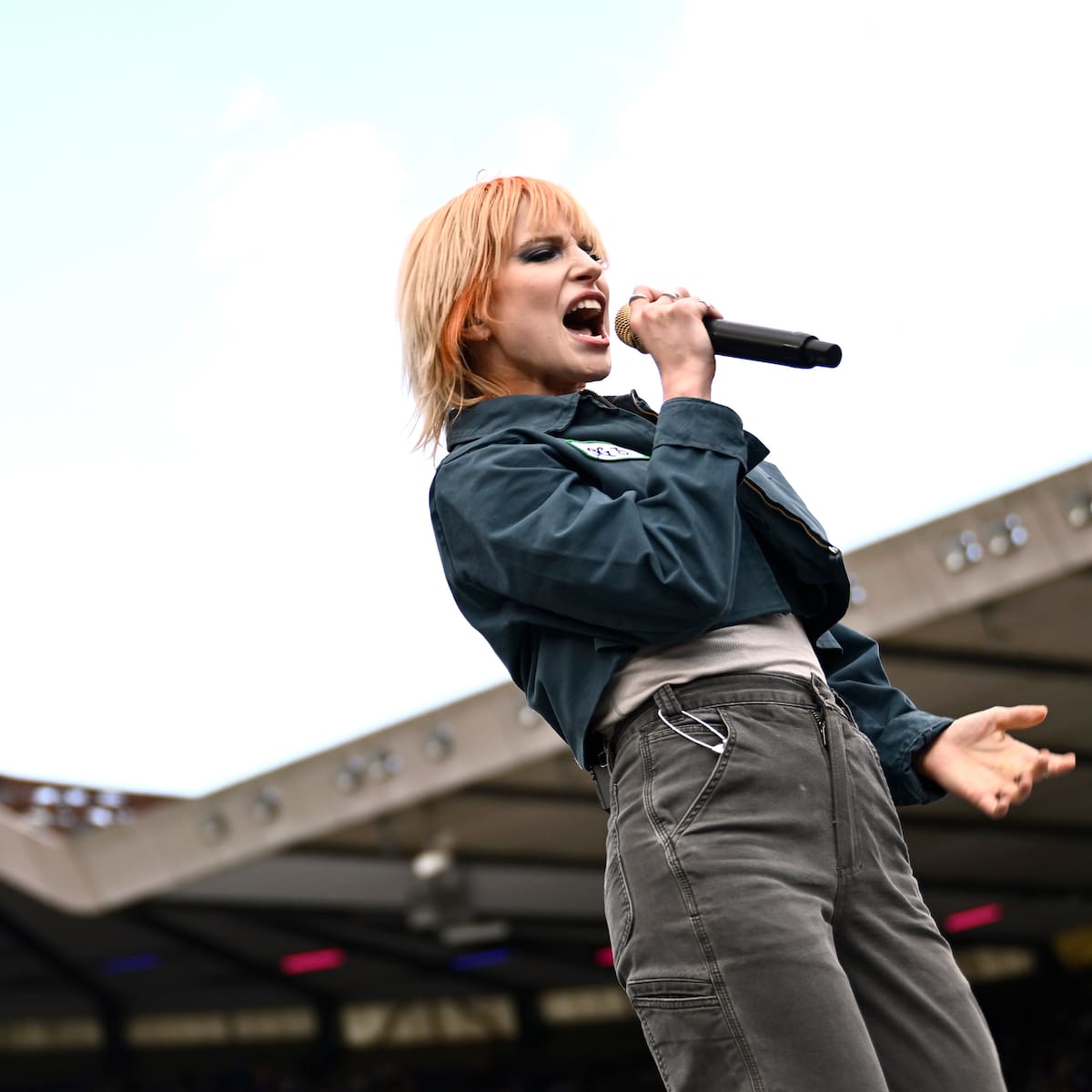Más allá de la rabia adolescente: Cuando Hayley Williams decidió cantar desde sus heridas