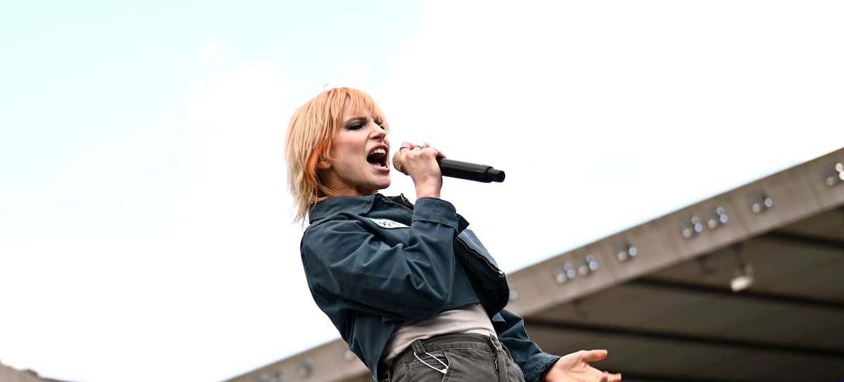 EDINBURGH, SCOTLAND - JUNE 07: (EDITORIAL USE ONLY. NO STANDALONE PUBLICATION USE (NO SPECIAL INTEREST OR SINGLE ARTIST PUBLICATION USE; NO BOOK USE)) Hayley Williams of Paramore performs on stage as support on the Taylor Swift Eras Tour, at Scottish Gas Murrayfield Stadium on June 07, 2024 in Edinburgh, Scotland. (Photo by Gareth Cattermole/TAS24/Getty Images for TAS Rights Management )