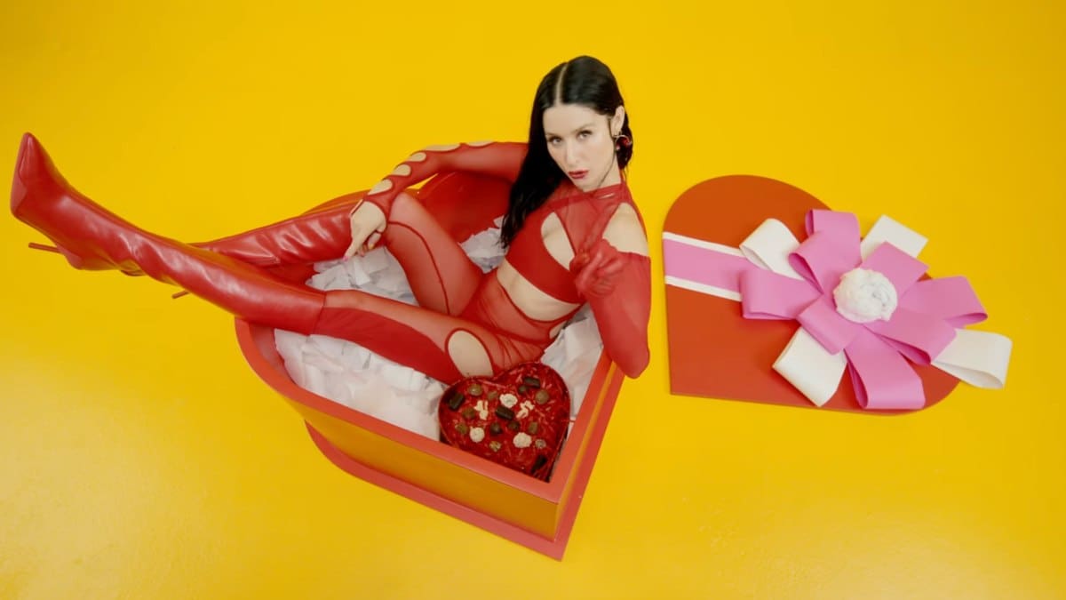 Francisca Valenzuela lanzó su nuevo álbum «Vida Tan Bonita» junto al video musical de «Dar y Dar»