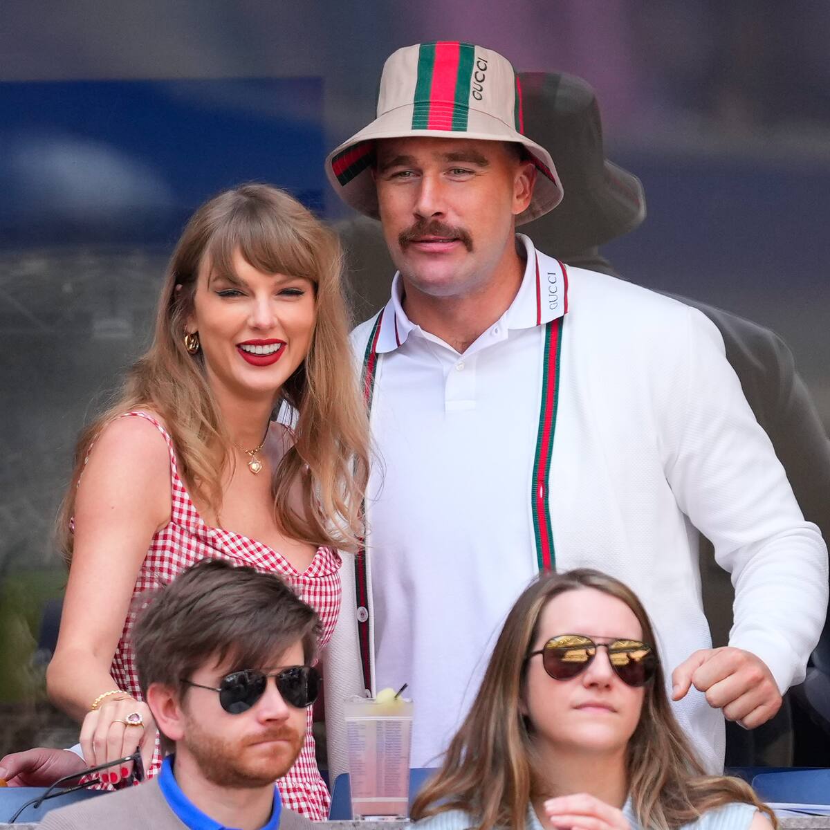 ¿Un recuerdo millonario? Aseguran que Taylor Swift y Travis Kelce entregaron llamativos regalos a sus invitados