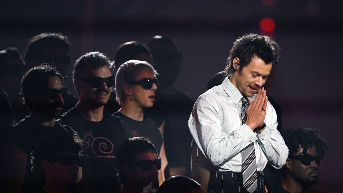 Harry Styles hace su regreso triunfal con "Kiss All the Time. Disco, Occasionally."