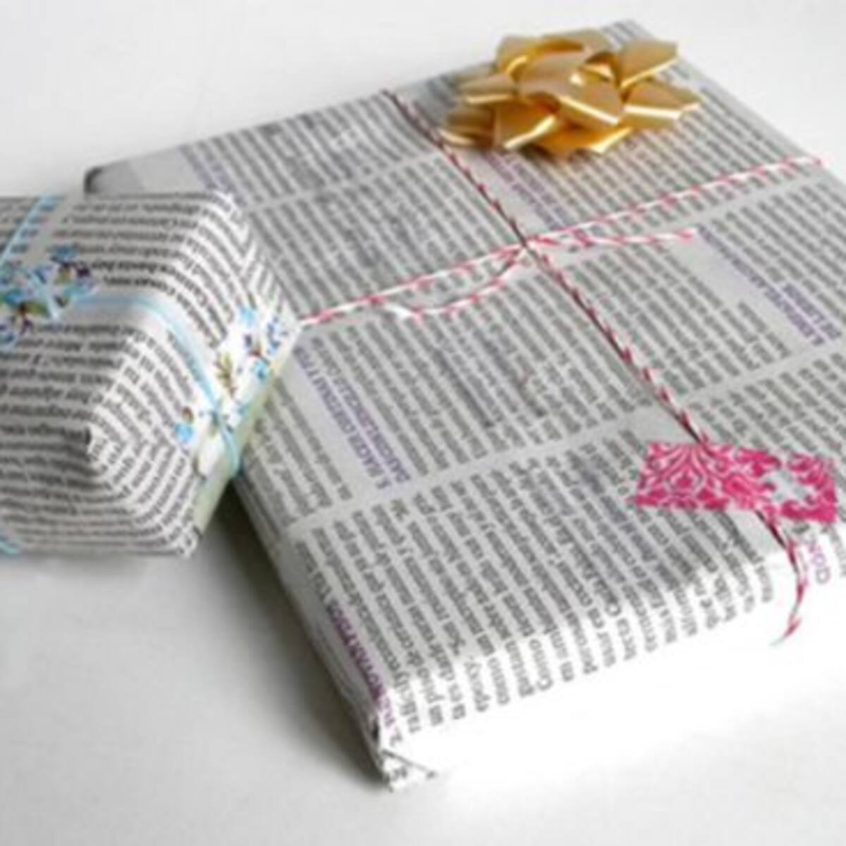 Nueva era: ¡El papel de diario como nueva alternativa para envolver regalos!