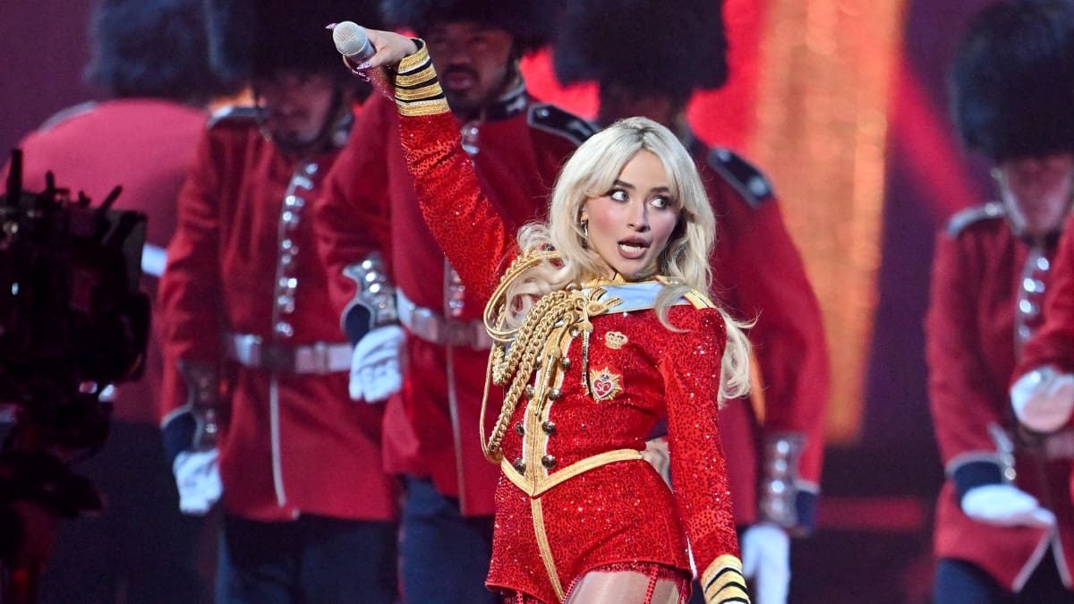 Sabrina Carpenter sorprende esta Navidad con el lanzamiento en streaming de "Such A Funny Way"