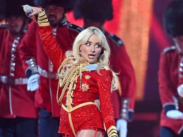 Sabrina Carpenter sorprende esta Navidad con el lanzamiento en streaming de "Such A Funny Way"